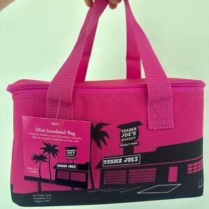 Trader Joes Mini Insulated bag in Pink